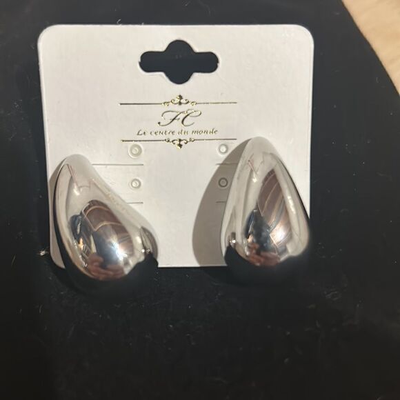 Ear Rings  - Picture 2 of 3